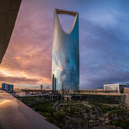 Four Seasons Hotel Ер-Ріяд Екстер'єр фото The Kingdom Centre, the second tallest building in the Middle East