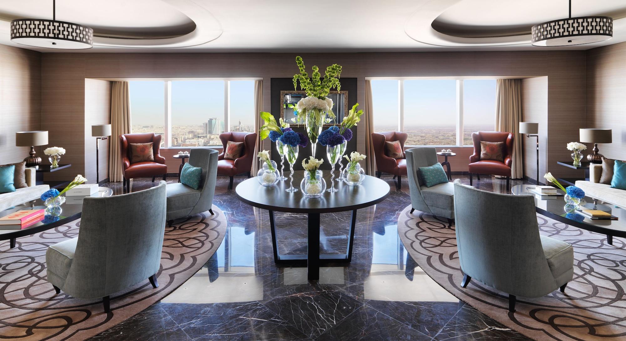 Four Seasons Hotel Ер-Ріяд Екстер'єр фото The Club Lounge at the Jumeirah Emirates Towers Hotel