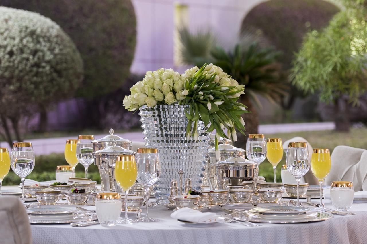 Four Seasons Hotel Ер-Ріяд Екстер'єр фото Tableware
